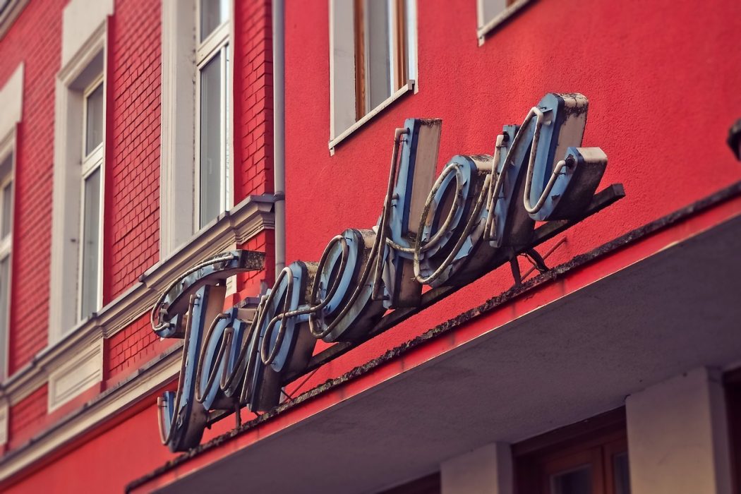 Quelle différence entre nom commerciale et enseigne ?