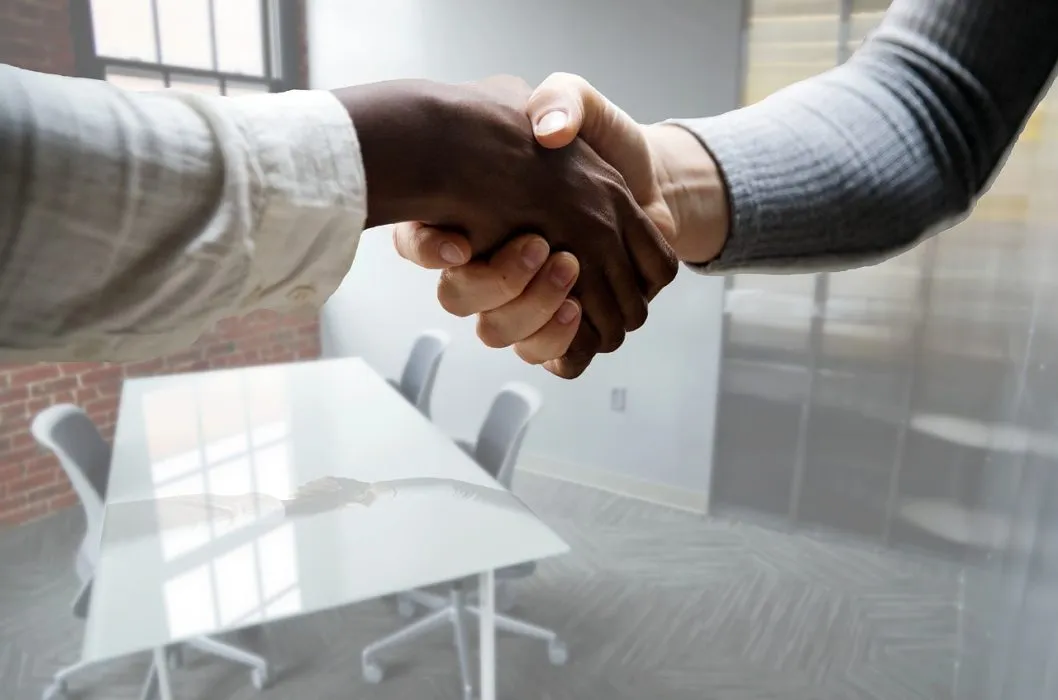 Appeler un salarié pendant ses congés : que dit la loi ?