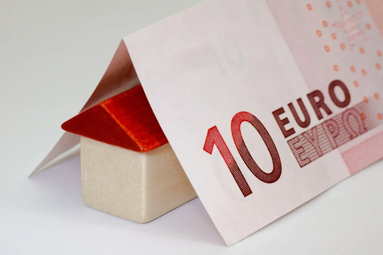 Tout savoir : peut-on vendre une maison avec un toit en amiante ?