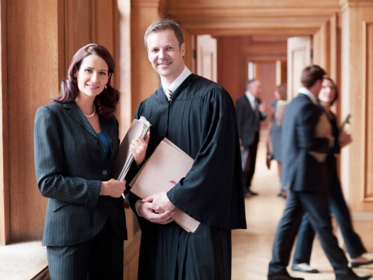 Quels critères pour choisir un avocat adapté à vos besoins ?