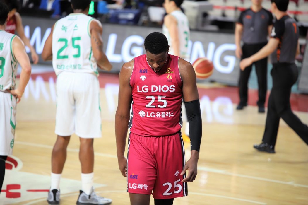 La NBA peut-elle vraiment obliger un joueur à recouvrir son tatouage « Supreme » ?