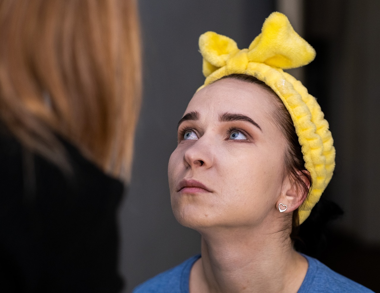 Réglementation de la coiffure à domicile : aspects juridiques à prendre en compte