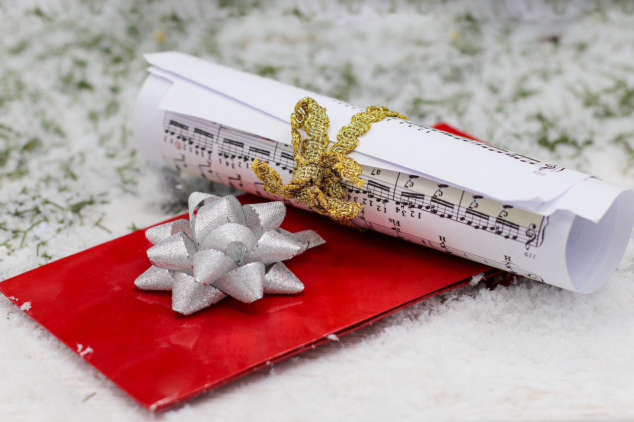 Comprendre la fiscalité des chèques-cadeaux pour les CSE : avantages et obligations