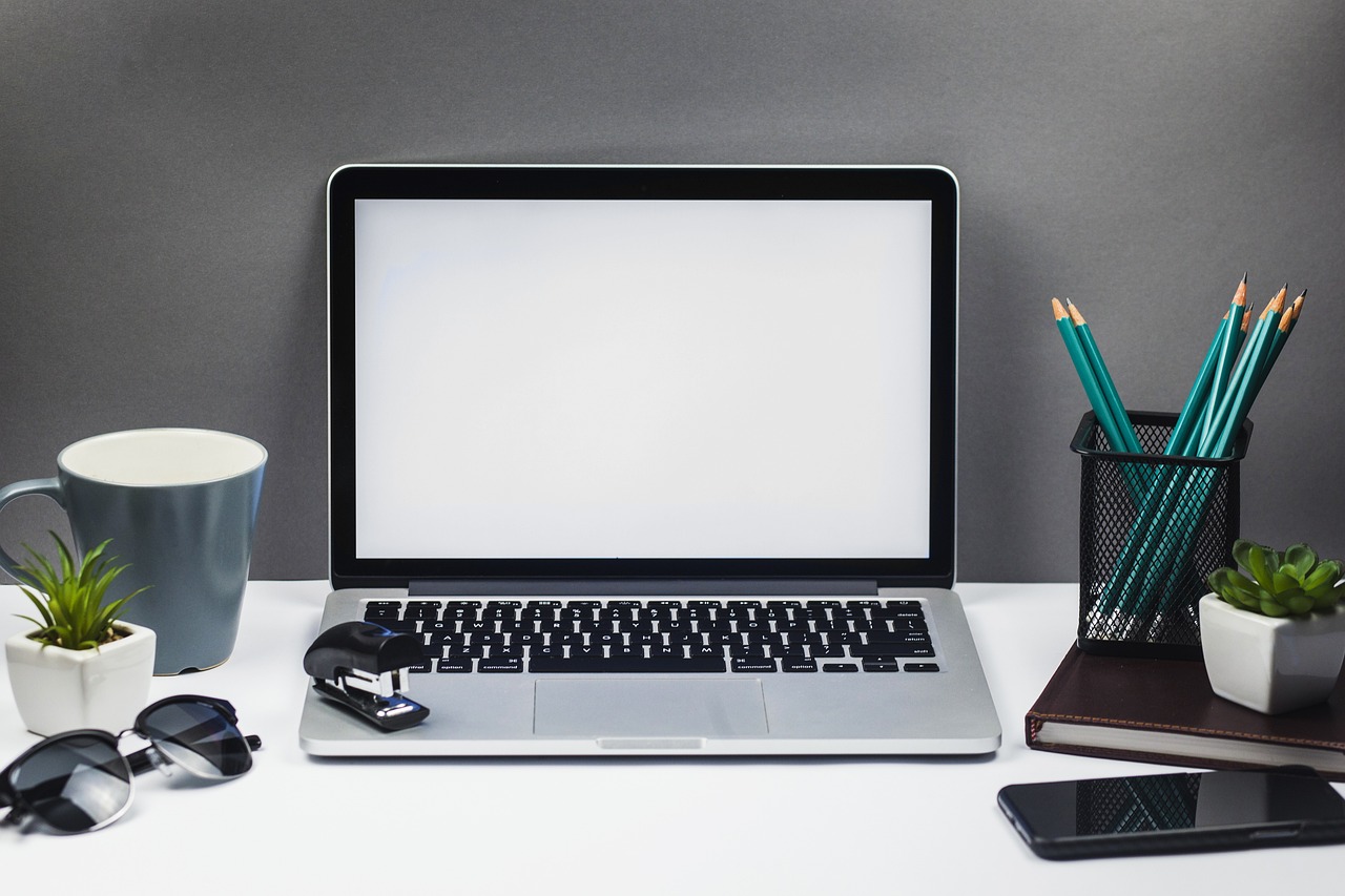 Comment faire la différence en ligne ? La création de site internet pour les professionnels du droit expliquée
